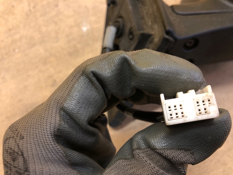 Зеркало правое AVENSIS 03-08