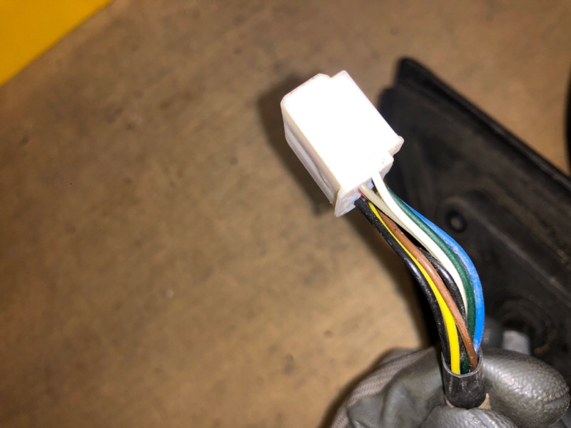 Зеркало правое AVENSIS 03-08