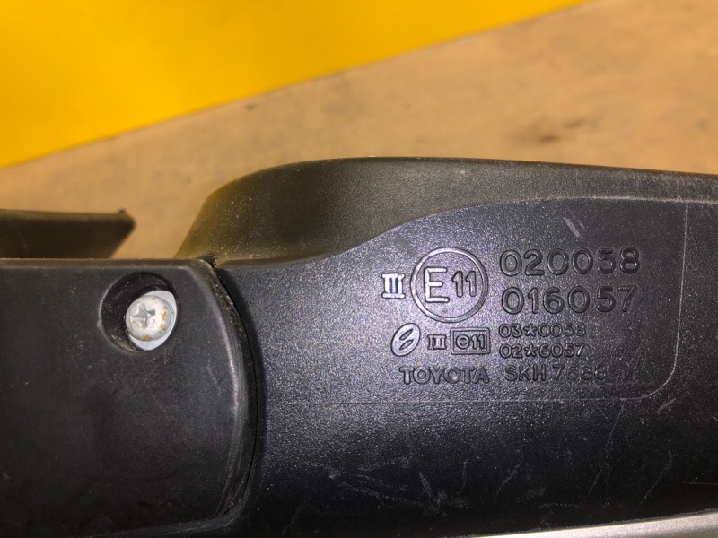 Зеркало правое AVENSIS 03-08