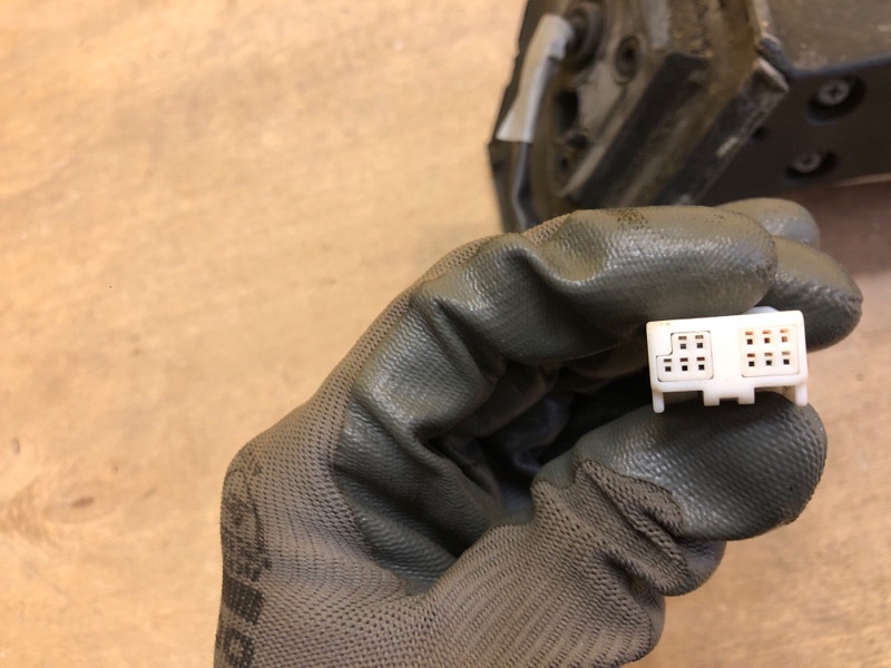 Зеркало правое AVENSIS 03-08