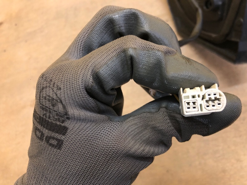 Зеркало правое COROLLA 150 06-13