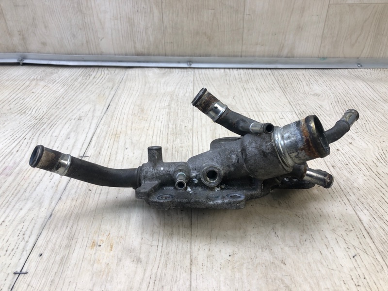 Корпус термостата NISSAN NV200 USA 13- 2.0 MR20DE