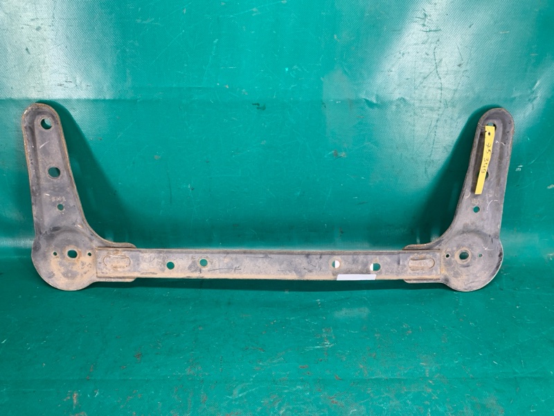 Крепление балки подвески NISSAN LEAF 10-17 Крепление балки подвески NISSAN LEAF 10-17