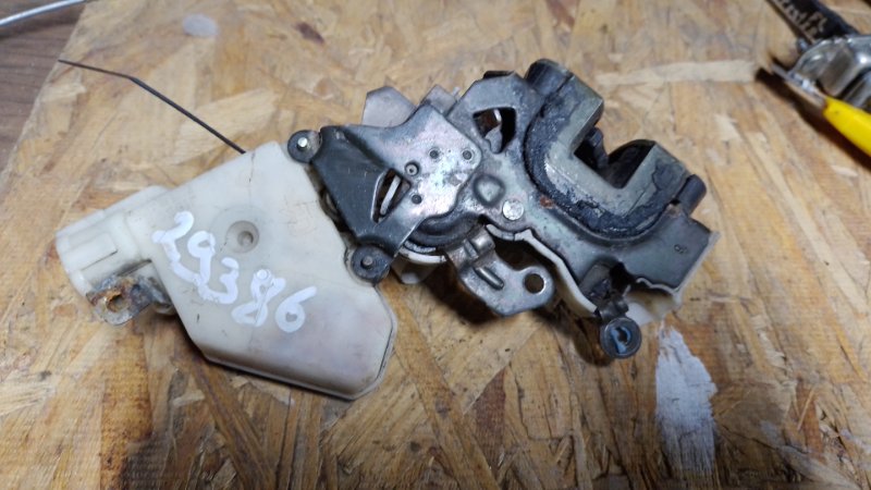 Замок двери задний левый NISSAN MAXIMA A32 94-99 8255379902 Б/У