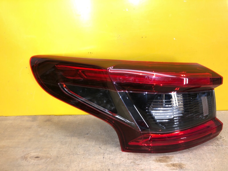 Фонарь наружный левый NISSAN QASHQAI/ROGUE SPORT 14- 26555-6MR0A Б/У