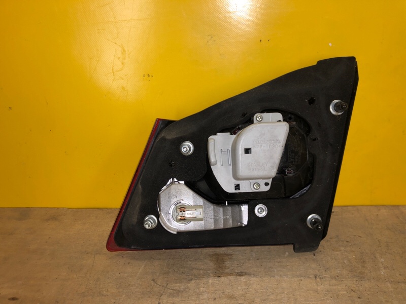 Фонарь внутренний левый CIVIC 4D 06-11