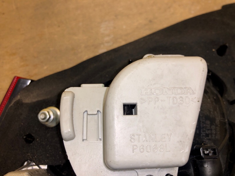 Фонарь внутренний левый CIVIC 4D 06-11