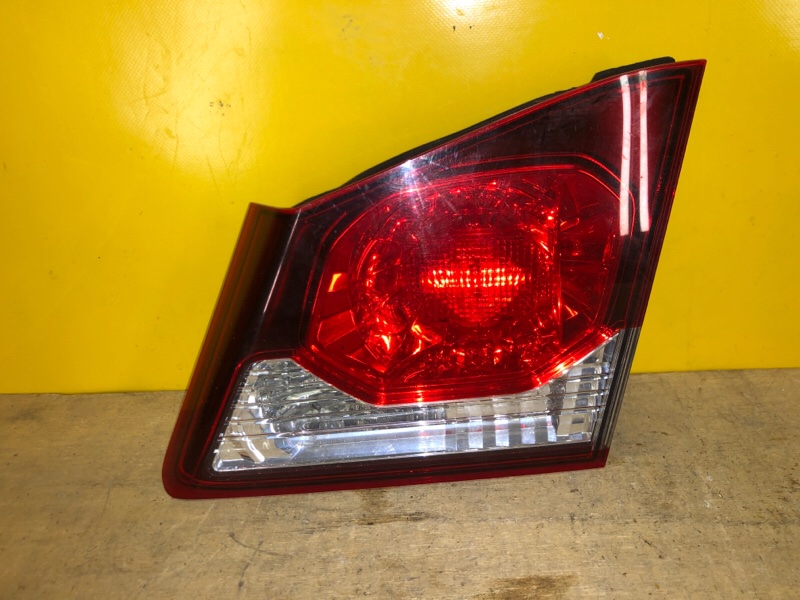 Фонарь внутренний правый HONDA CIVIC 4D 06-11 34151-SNB-G51 Б/У