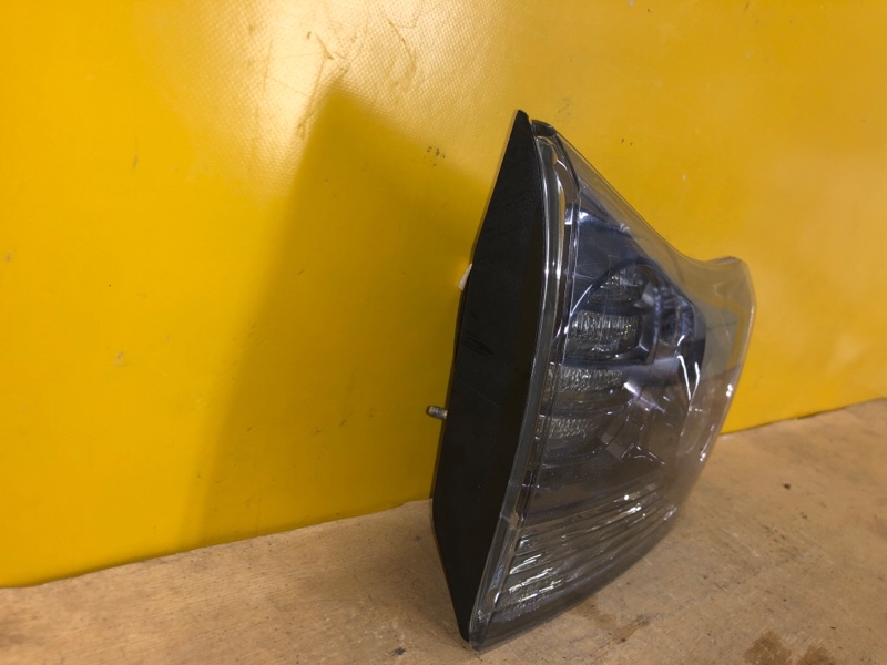 Фонарь внутренний левый LEXUS RX300/330/350/400 03-09