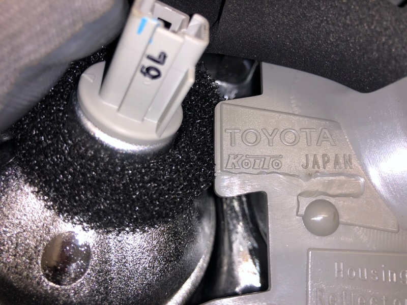 Фонарь внутренний левый RX300/330/350/400 03-09