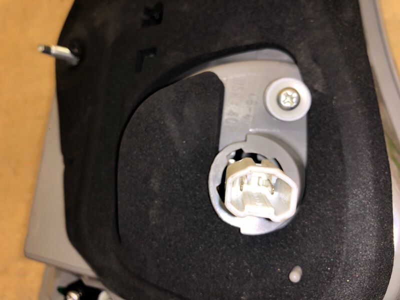 Фонарь внутренний левый RX300/330/350/400 03-09