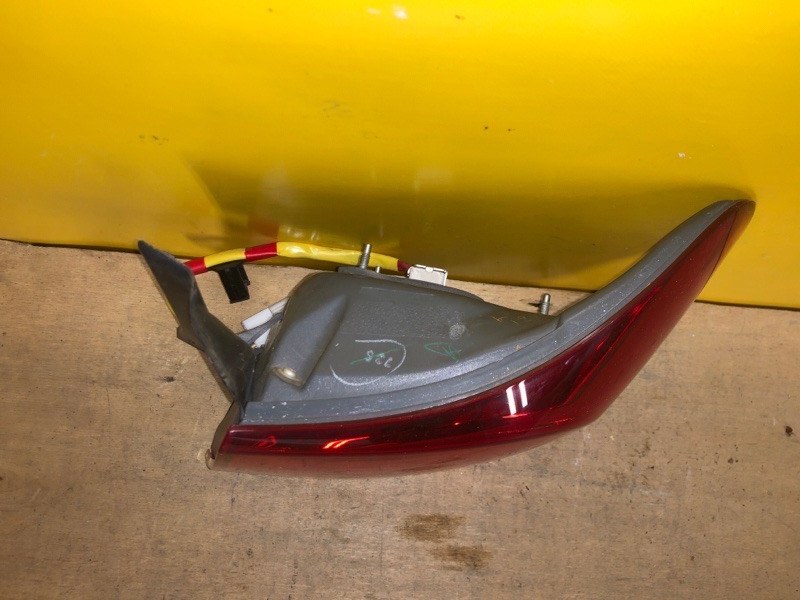 Фонарь наружный правый GS350 GS300 05-11