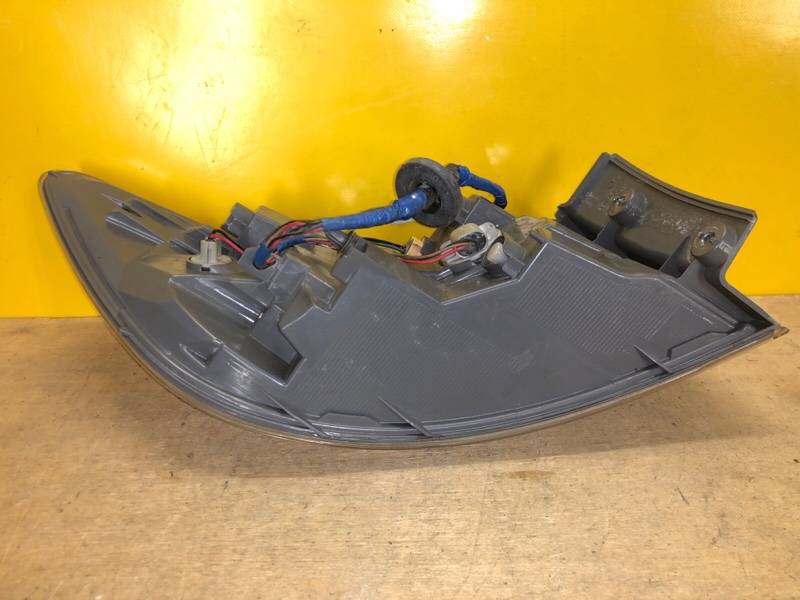 Фонарь наружный правый CX-9 06-16