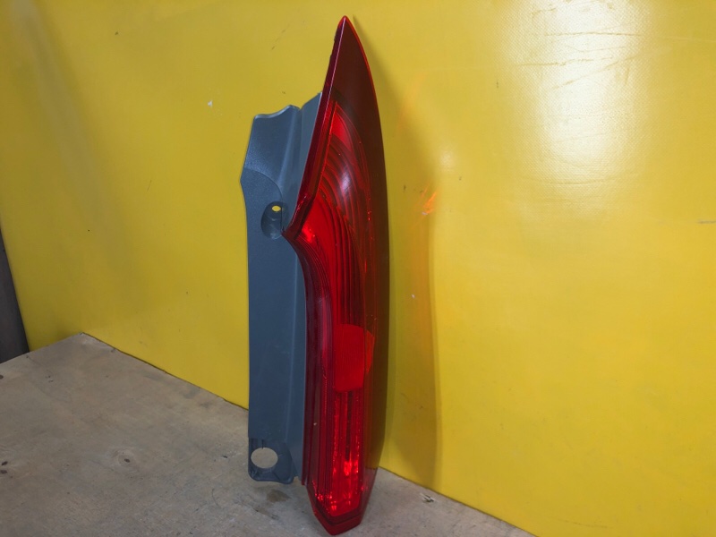 Фонарь наружный правый CRV (RM) 11-18 Фонарь наружный правый CRV (RM) 11-18