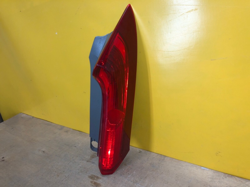 Фонарь наружный задний правый CRV (RM) 11-18