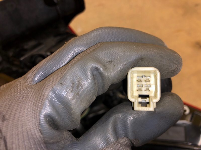 Фонарь наружный левый OUTLANDER GF 12-