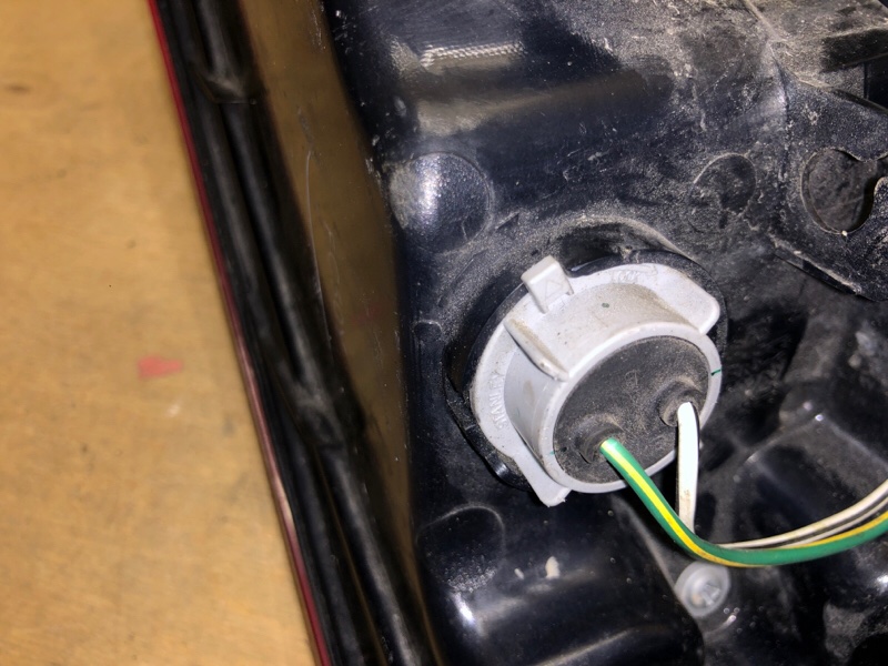 Фонарь наружный левый OUTLANDER GF 12-