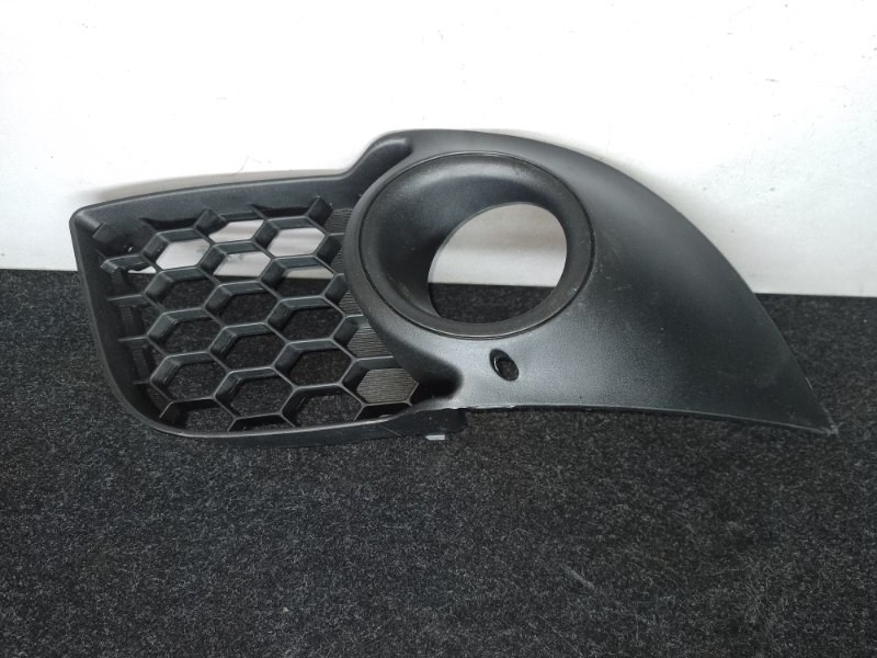 Накладка противотуманной фары левая MITSUBISHI LANCER X 10 07-15 8321A123 новая