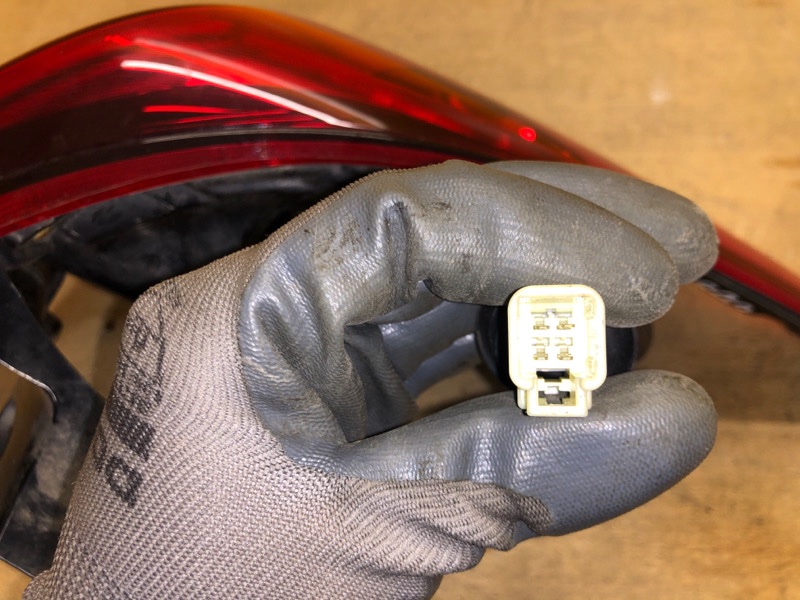 Фонарь наружный левый OUTLANDER GF 12-