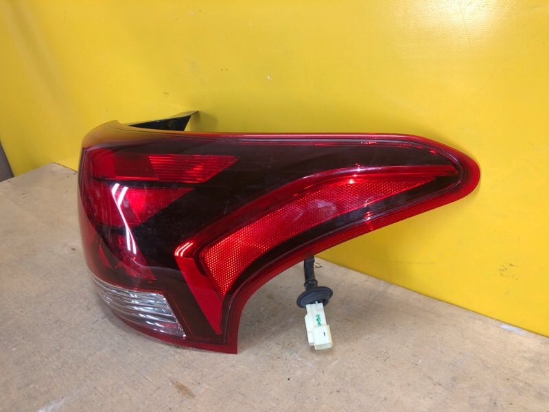 Фонарь наружный правый OUTLANDER GF 12-