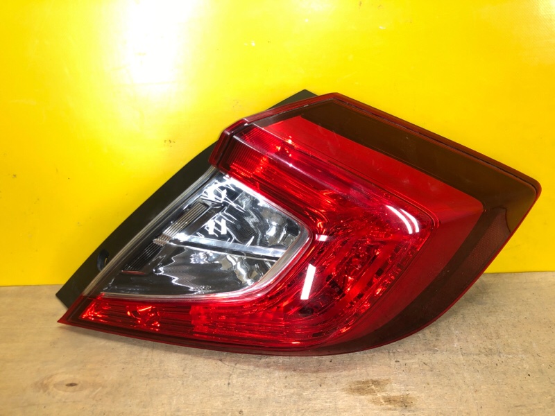 Фонарь наружный правый HONDA CIVIC FC/FK 15- 33500-TBA-A01 Б/У