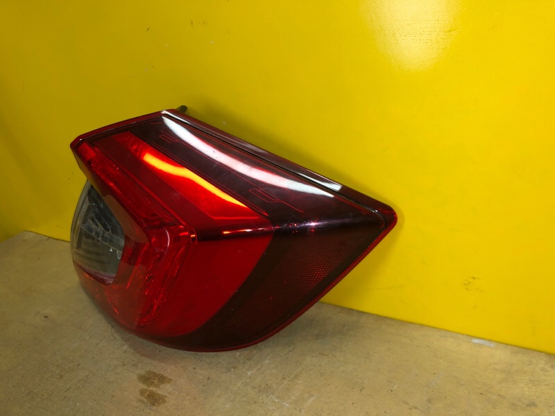 Фонарь наружный правый CIVIC FC/FK 15-