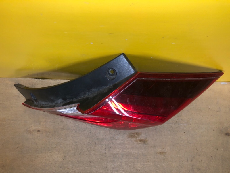 Фонарь наружный правый CIVIC FC/FK 15-