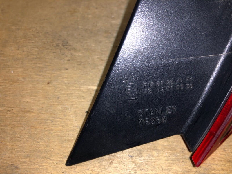 Фонарь наружный правый CIVIC FC/FK 15-