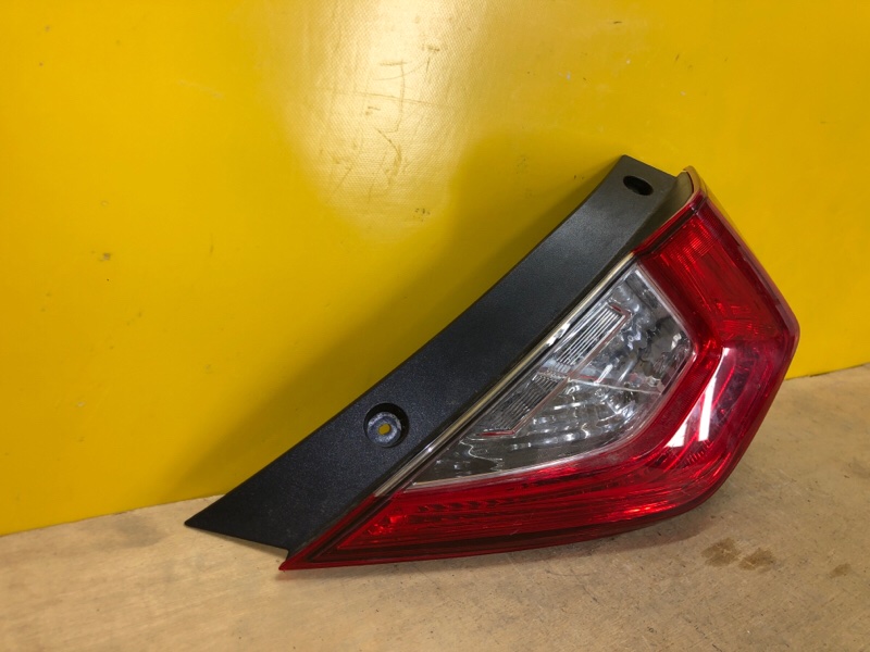 Фонарь наружный правый HONDA CIVIC FC/FK 15-