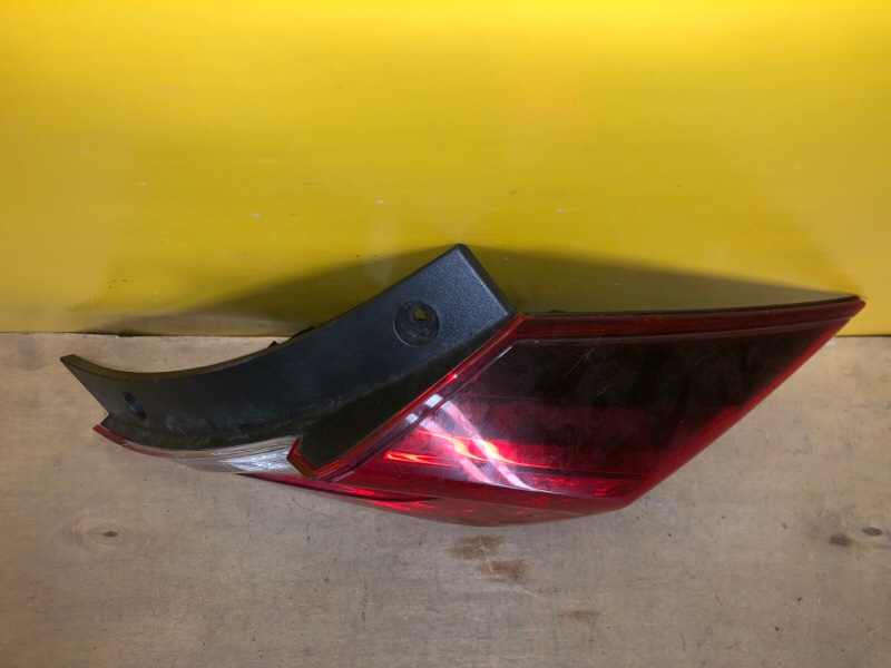 Фонарь наружный правый CIVIC FC/FK 15-