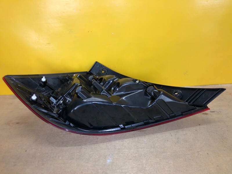 Фонарь наружный правый CIVIC FC/FK 15-