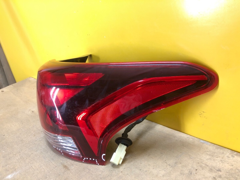 Фонарь наружный правый OUTLANDER GF 12-