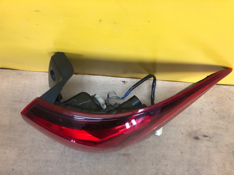 Фонарь наружный правый OUTLANDER GF 12-