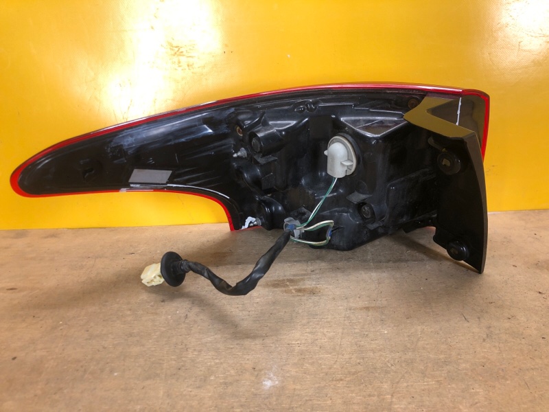 Фонарь наружный правый OUTLANDER GF 12-