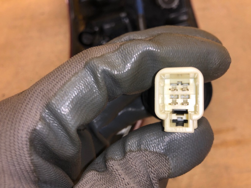 Фонарь наружный правый OUTLANDER GF 12-