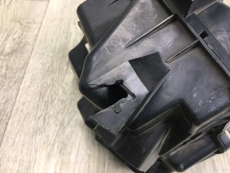 Корпус воздушного фильтра правый EX35(37) 07-12 2008 Внедорожник 3.5 VQ35HR