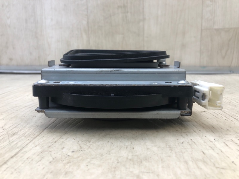 Блок электронный передний правый RX350/450 15-22 Блок электронный передний правый RX350/450 15-22