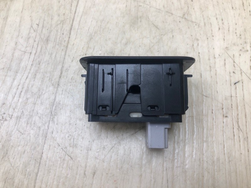 Кнопка стеклоподъемника задняя левая LEXUS RX350/450 15-22