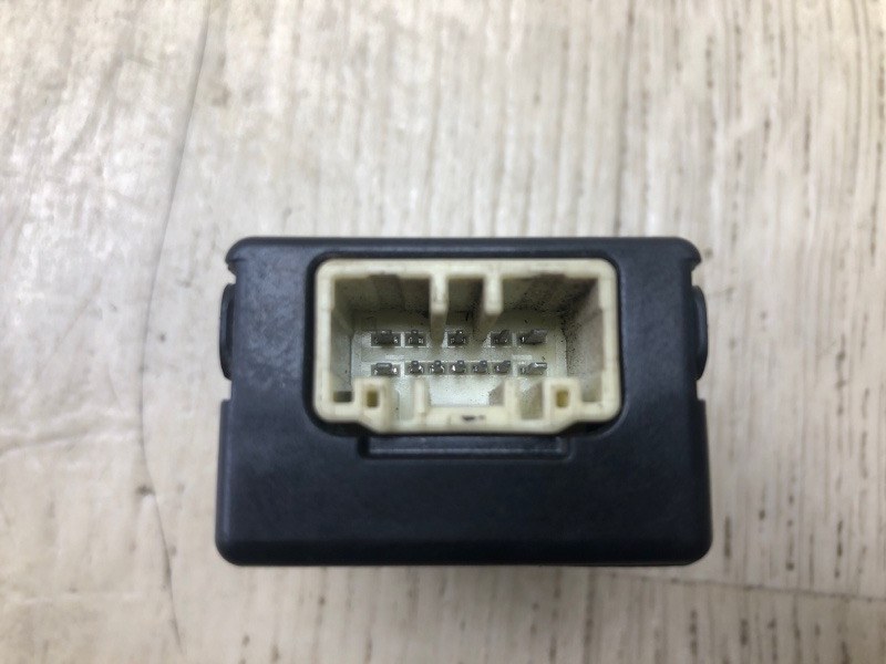 Блок управления подогревом сидений передний правый RX350/450 15-22