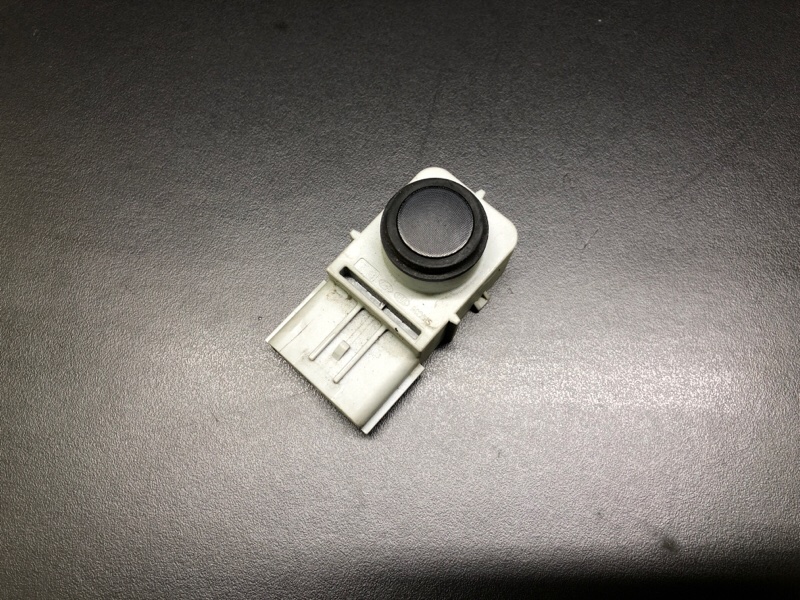 Датчик парктроника передний HYUNDAI GRANDEUR HG 11-16 95720-3V006 Б/У