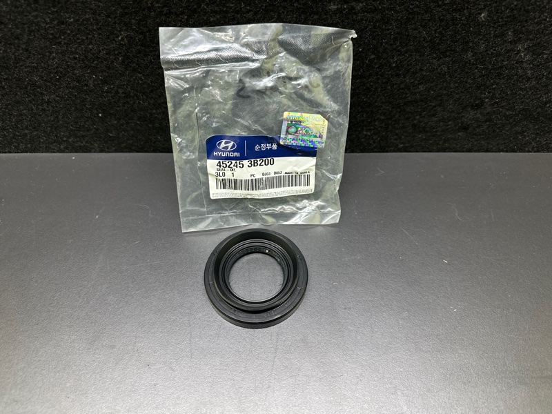 Сальник полуоси передний левый HYUNDAI GRANDEUR HG 11-16 3.0 LPI L6DB 45245-3B200 новая