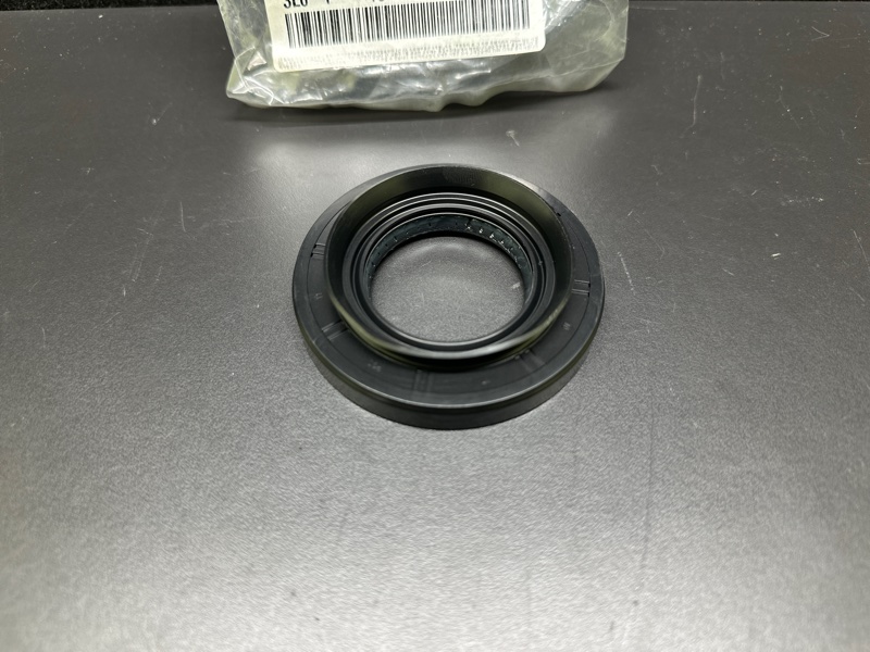 Сальник полуоси передний правый GRANDEUR HG 11-16 3.0 LPI L6DB