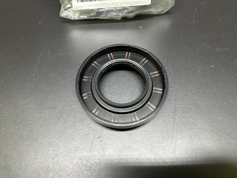 Сальник полуоси передний правый HYUNDAI GRANDEUR HG 11-16 3.0 LPI L6DB