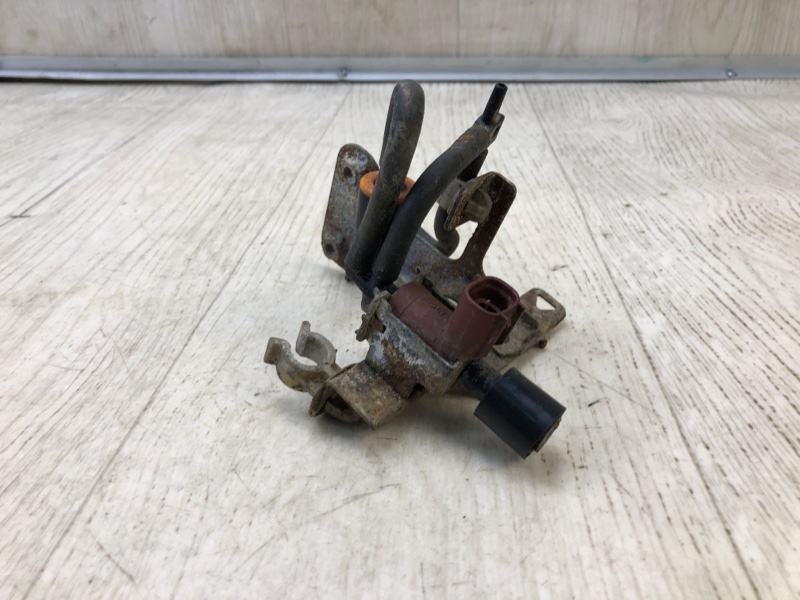 Клапан электромагнитный (вакуумный) TOYOTA PRIUS - 11 97-03 1NZ-FXE 1.5L 2586021030 Б/У