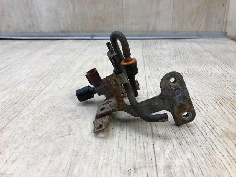 Клапан электромагнитный (вакуумный) TOYOTA PRIUS - 11 97-03 1NZ-FXE 1.5L