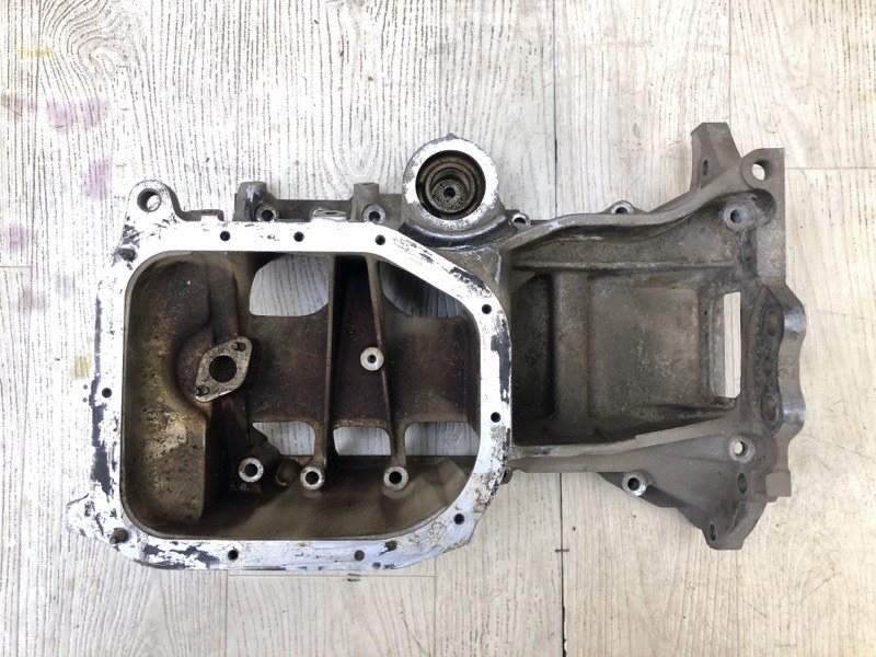 Поддон двигателя TOYOTA PRIUS - 11 97-03 1NZ-FXE 1.5L