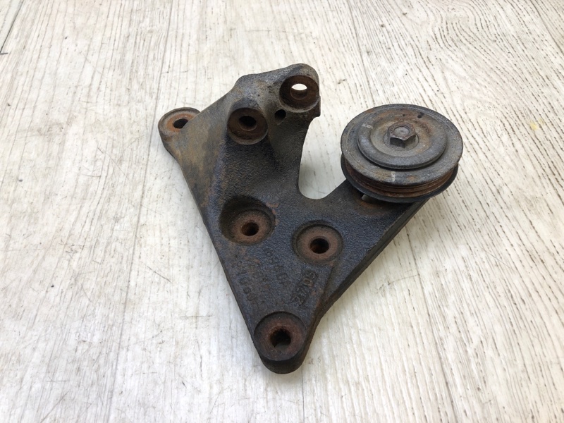 Кронштейн натяжного ролика PRIUS - 11 97-03 1NZ-FXE 1.5L