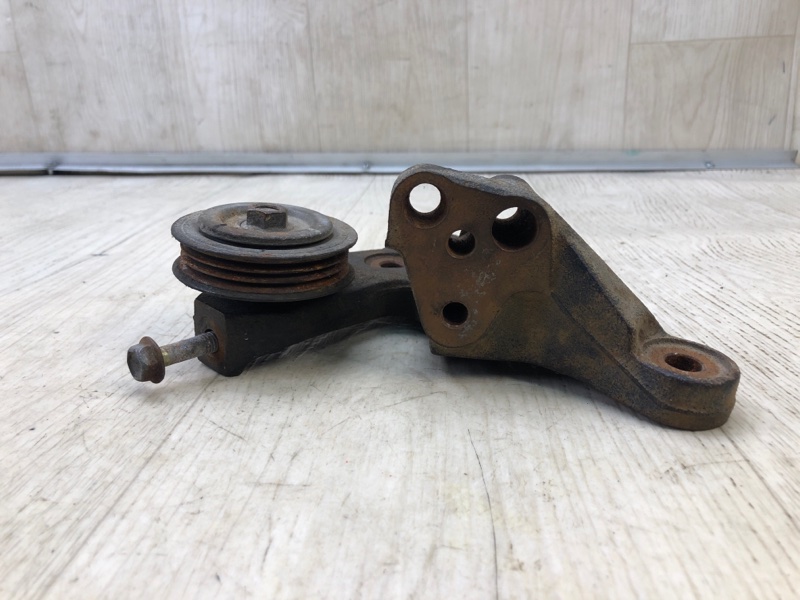 Кронштейн натяжного ролика PRIUS - 11 97-03 1NZ-FXE 1.5L