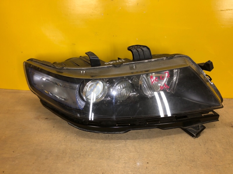 Запчасть фара правая HONDA ACCORD CL7 / TSX 03-08 33101SEAE53 Б/У Фара правая HONDA ACCORD CL7 / TSX 03-08 33101SEAE53 Б/У