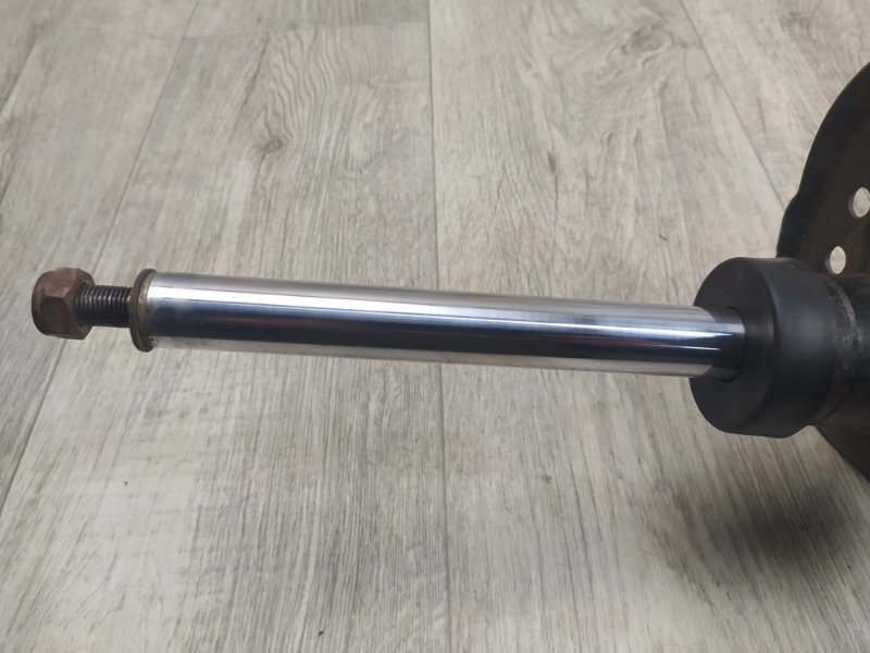 Амортизатор передний правый NV200 USA 13- 2015 M20XUS 2.0 MR20DE